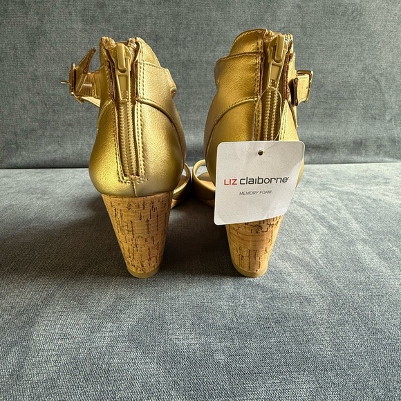 Liz Claiborne Womens Octavia Sandals 9.5 Gold Wedge Ankle Strap Cork New Open - Picture 7 of 10